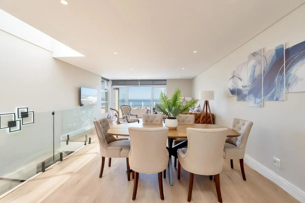 Elegant Beach Front Villa Bloubergstrand