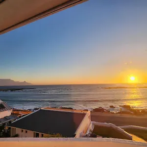 Hotel The Blue Peter, Bloubergstrand