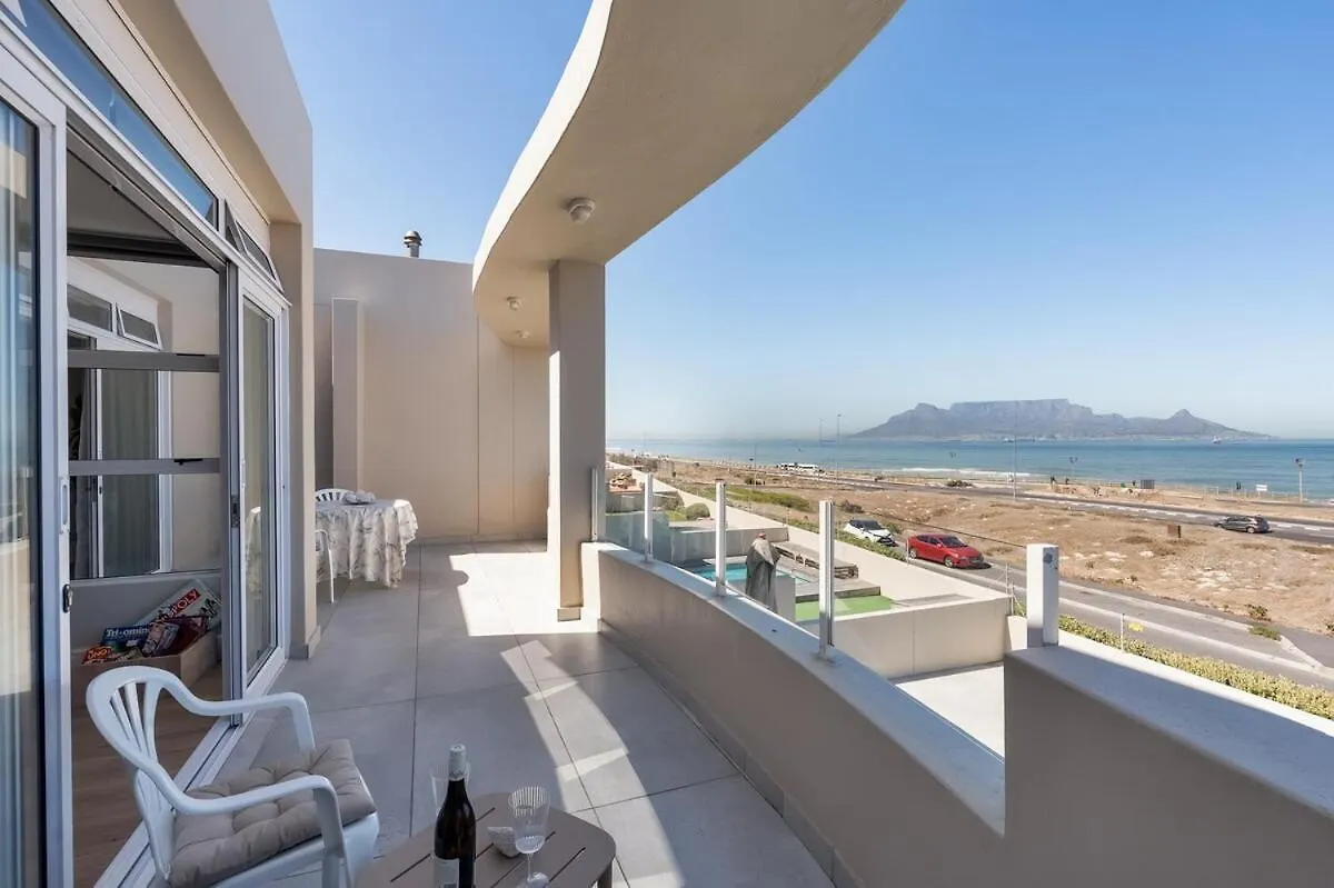 Elegant Beach Front Villa Bloubergstrand