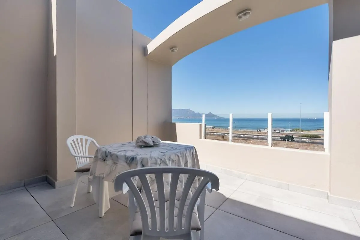 Elegant Beach Front Villa Bloubergstrand