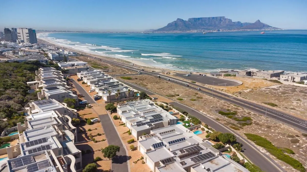 Elegant Beach Front Villa Bloubergstrand