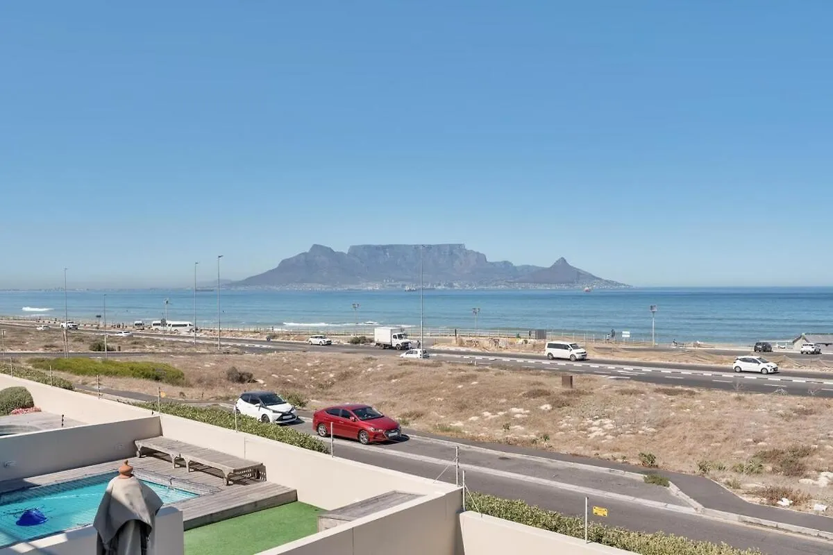Elegant Beach Front Villa Bloubergstrand