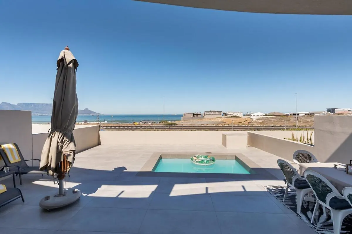 Elegant Beach Front Villa Bloubergstrand