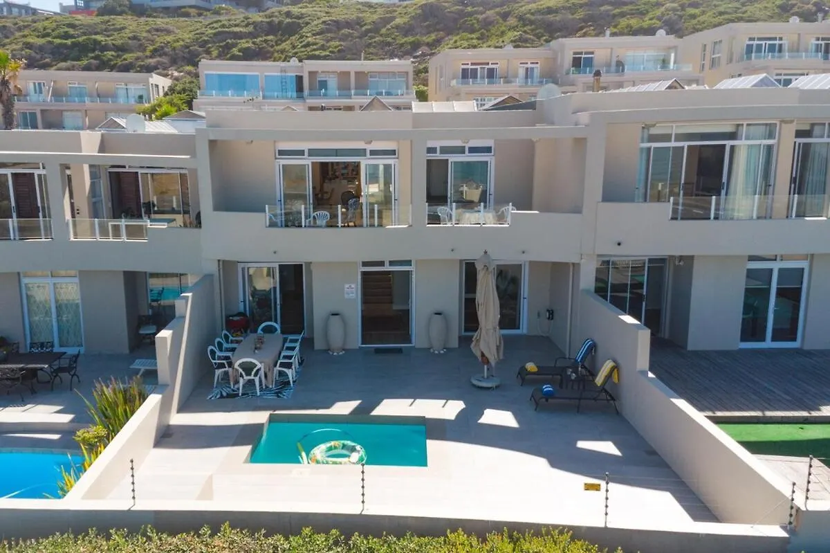 Elegant Beach Front Villa Bloubergstrand