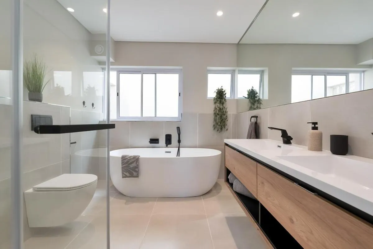 Elegant Beach Front Villa Bloubergstrand