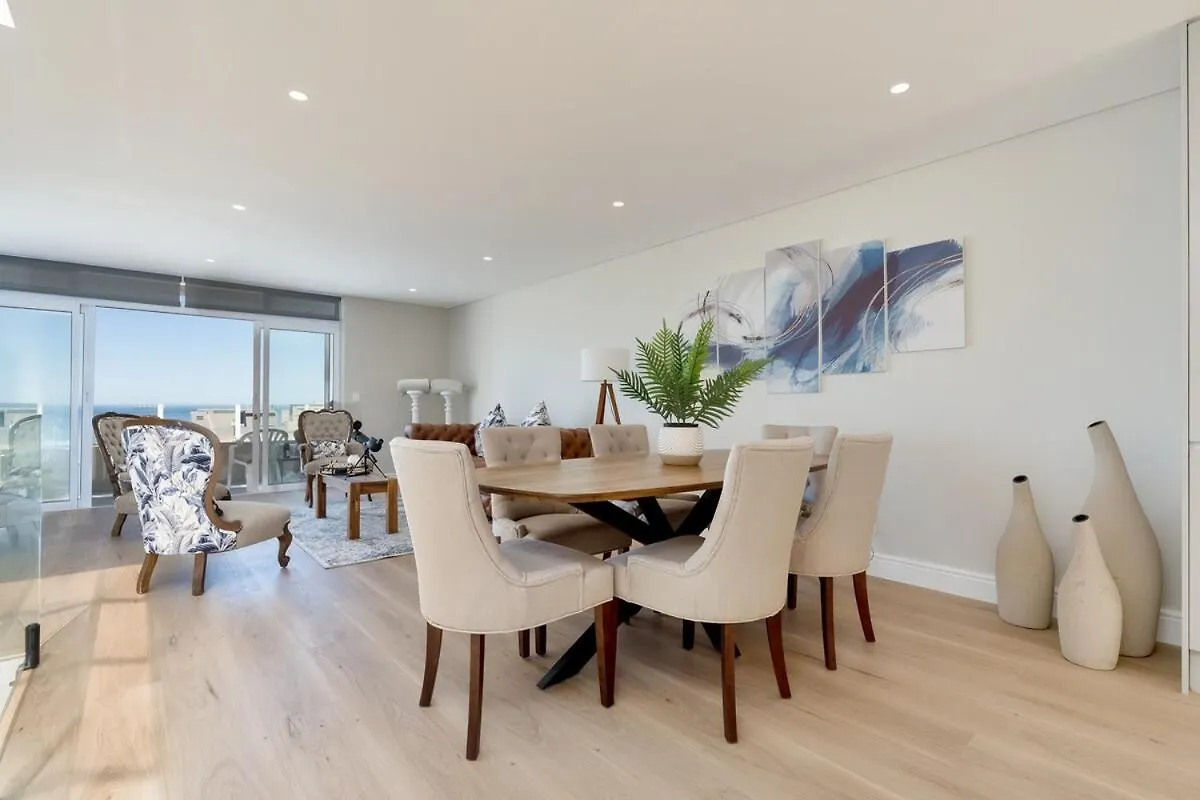 Elegant Beach Front Villa Bloubergstrand
