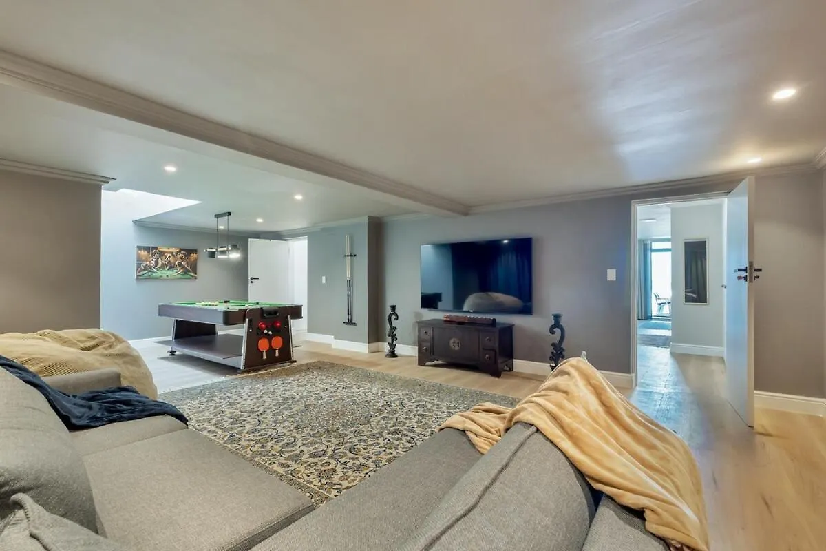Elegant Beach Front Villa Bloubergstrand South Africa
