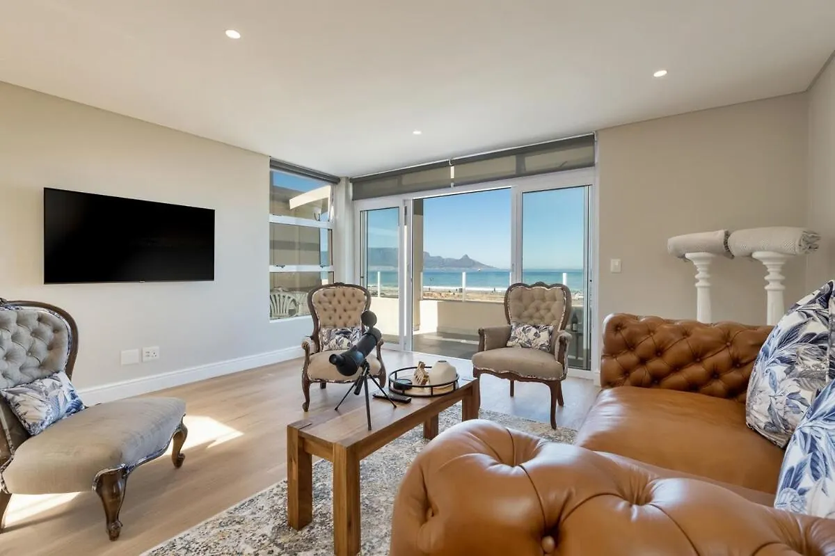 Elegant Beach Front Villa Bloubergstrand