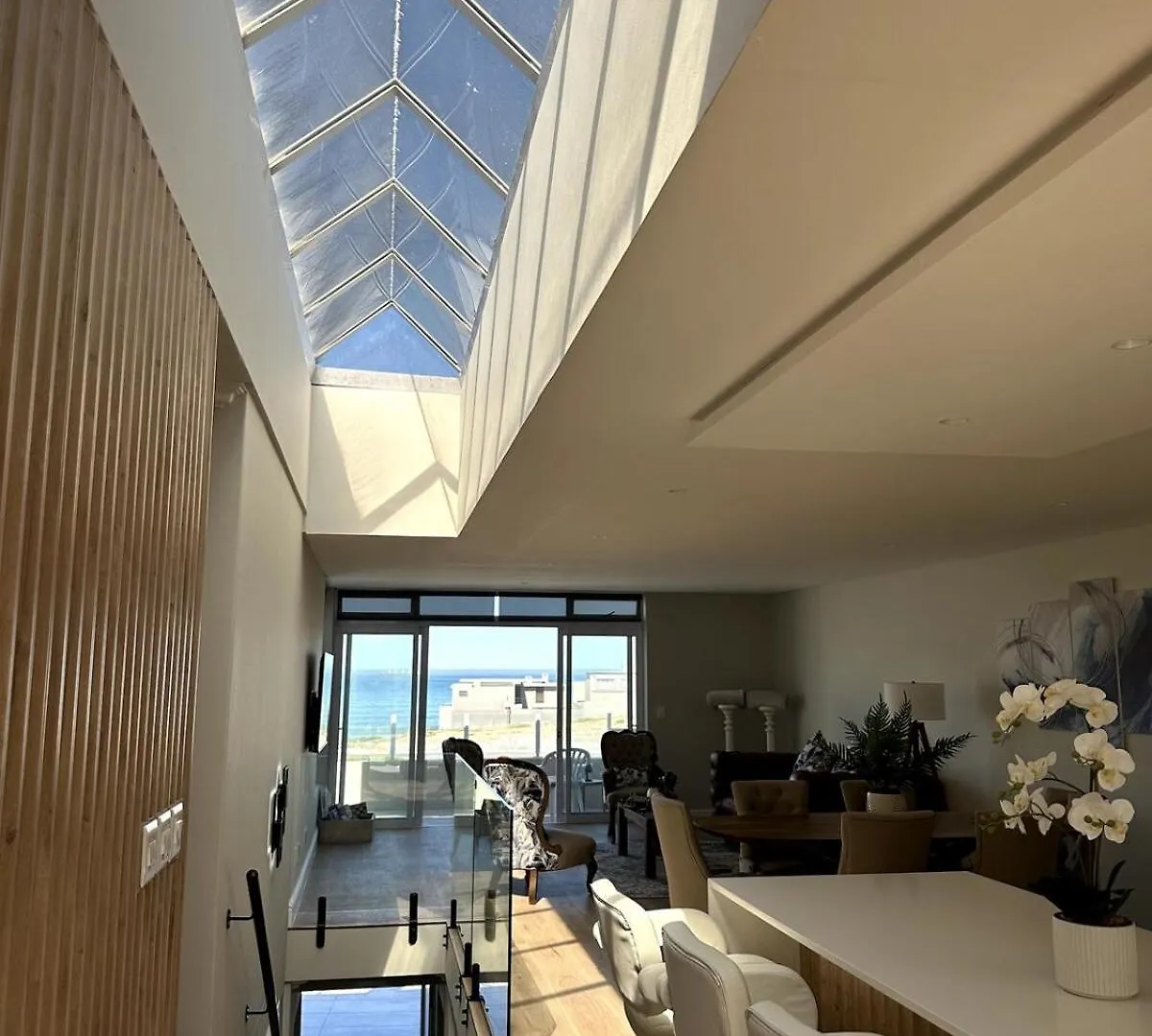Elegant Beach Front Villa Bloubergstrand 0*,